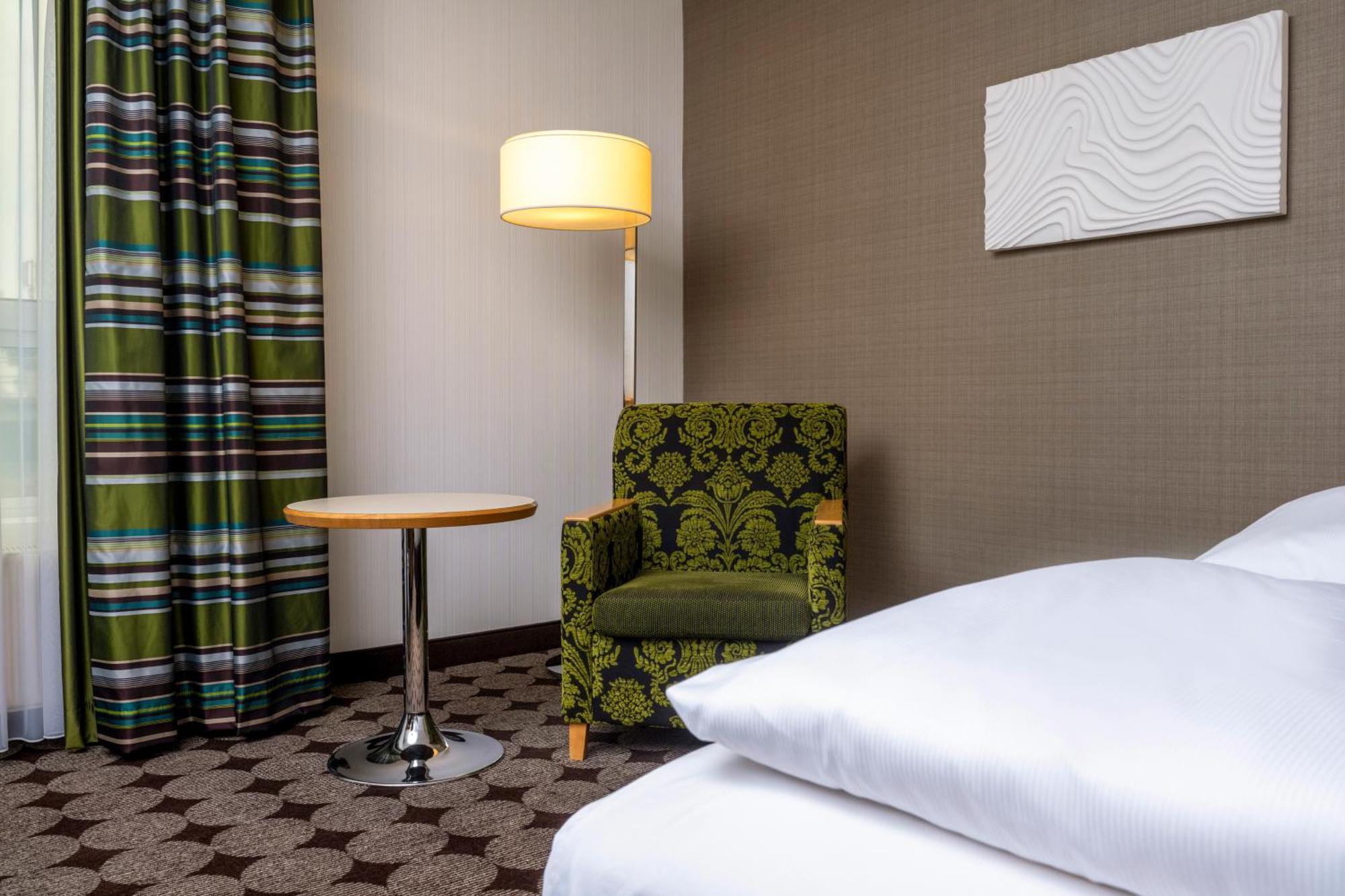 Mövenpick Hotel Nürnberg Airport Zimmer foto