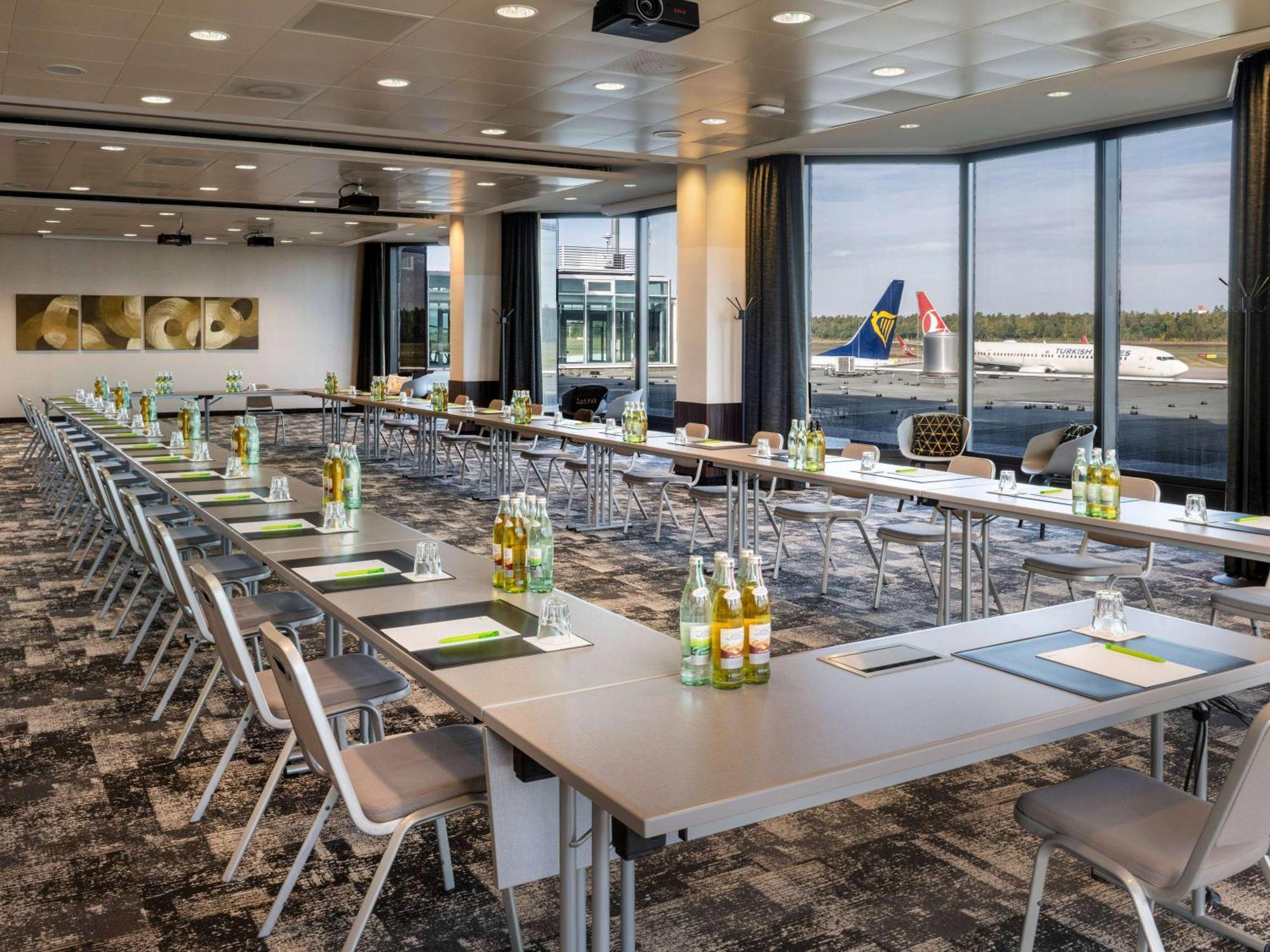 Mövenpick Hotel Nürnberg Airport Exterior foto