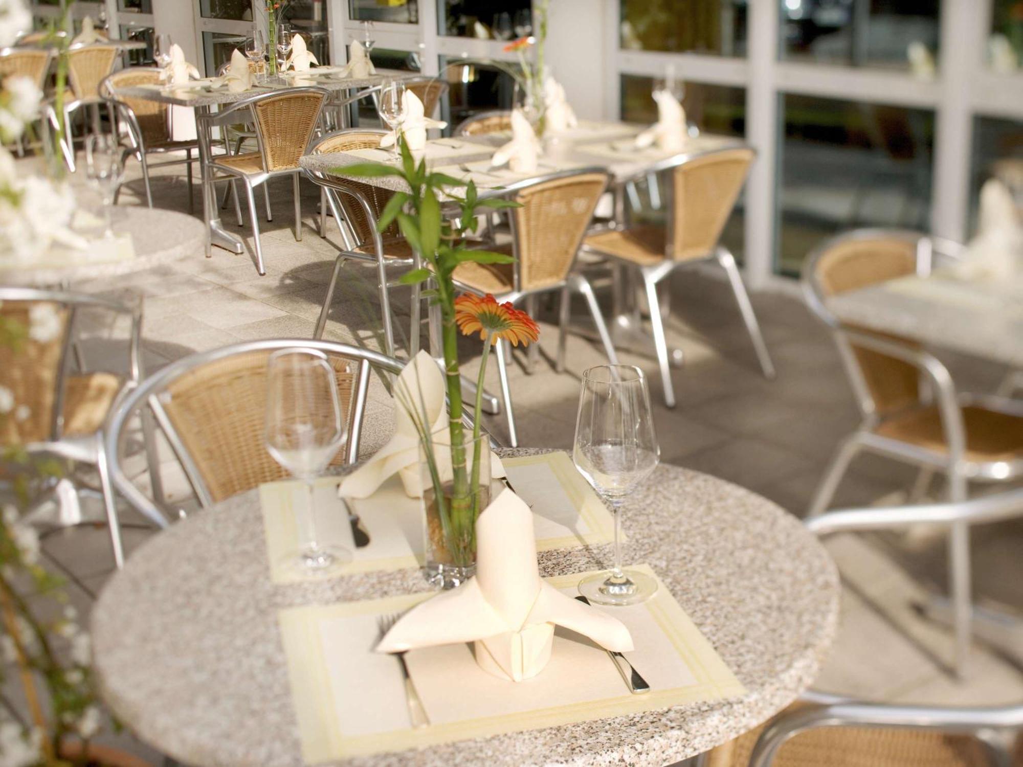 Mövenpick Hotel Nürnberg Airport Exterior foto